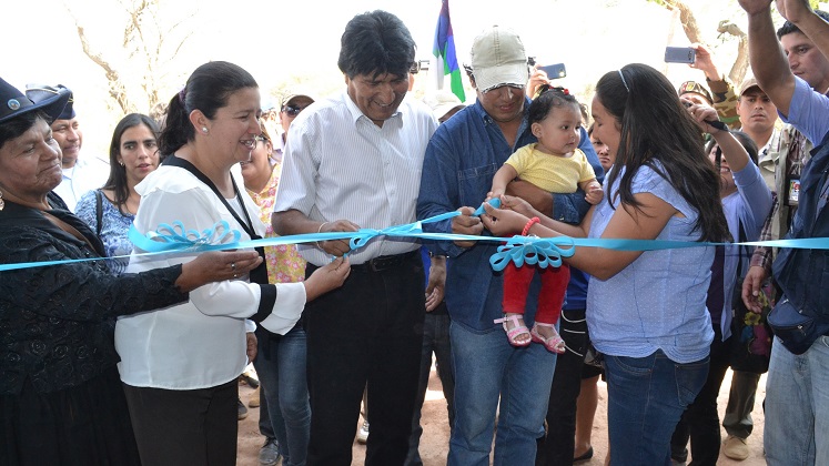 Evo Morales opens a housing project in Bolivia