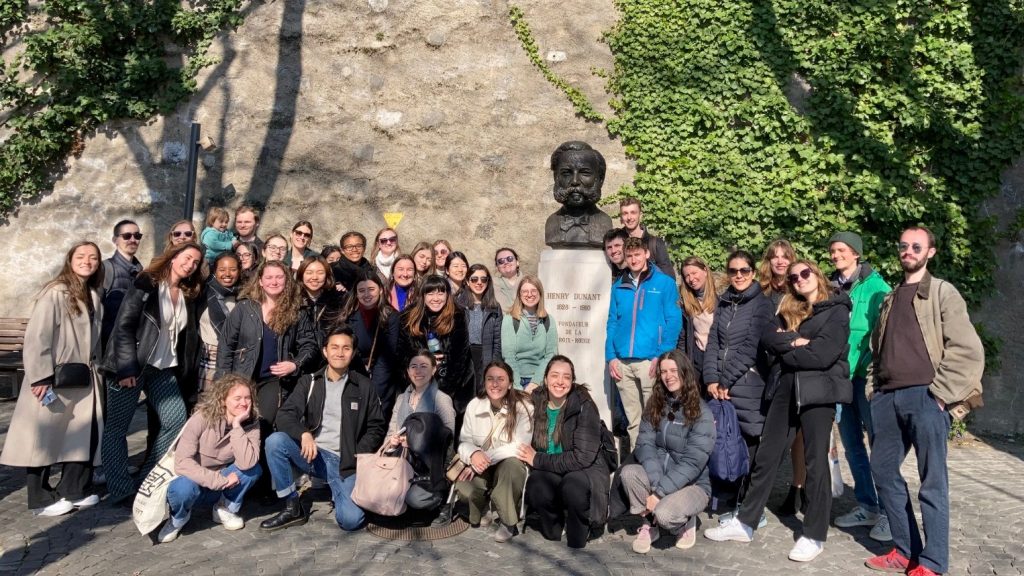 City walk in Geneva’s old town and a photo with Henri Dunant.