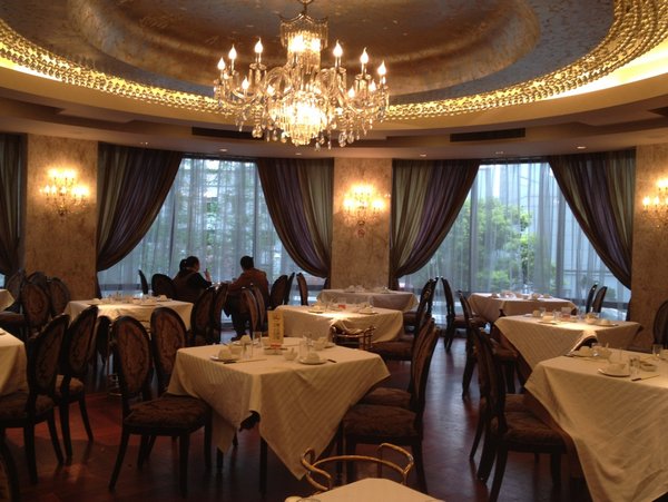 Indoor decorations of the restaurant, taken by Yang Shen, 2013