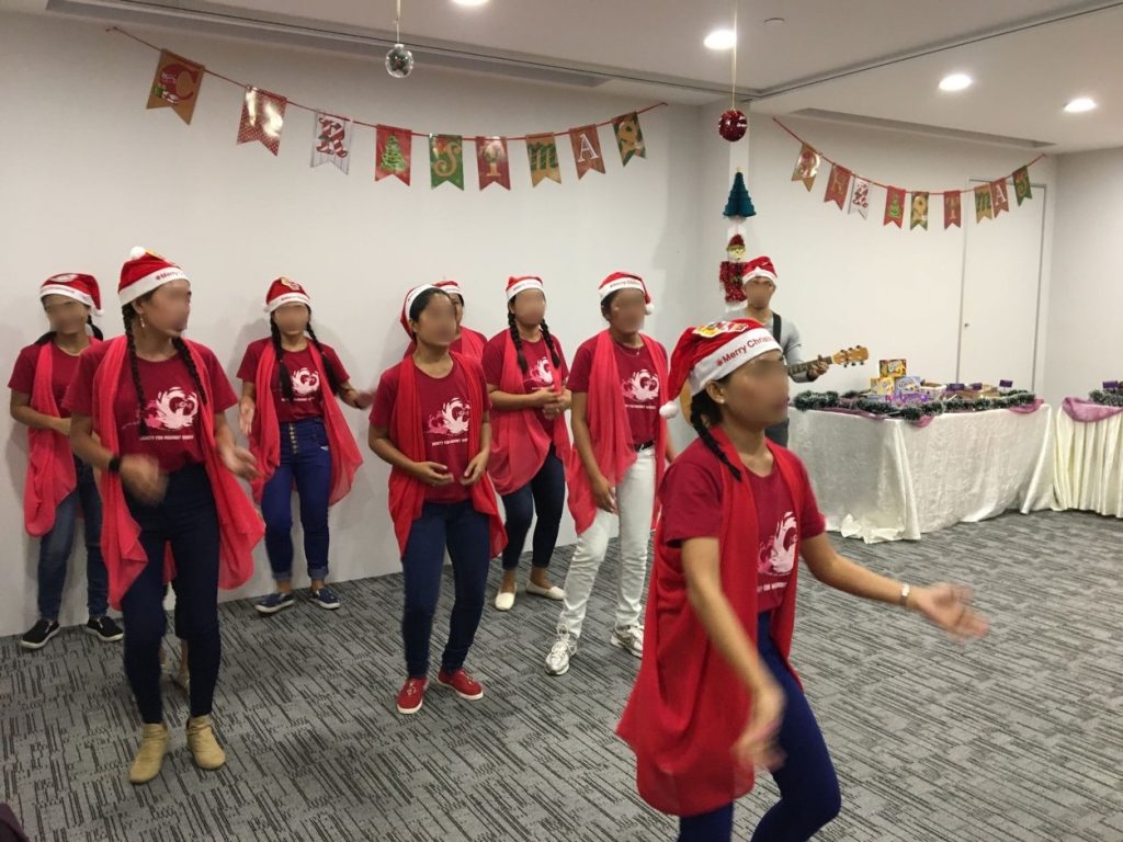 The shelter residents attended a staff Christmas party (of an international retailer that supports HOME) to sing carols (photo author’s own, 2017).
