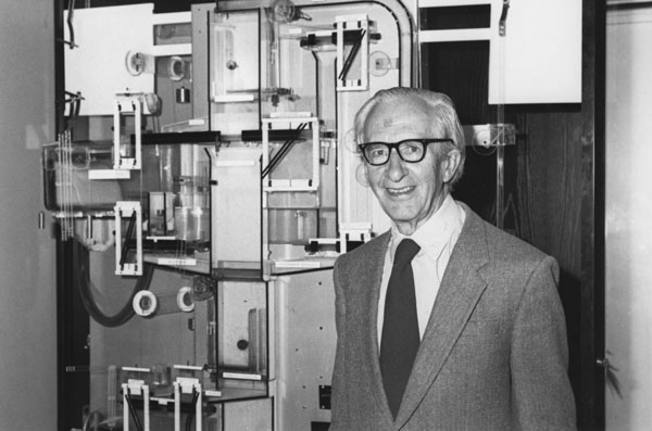 James Meade with Phillips Machine, 1996. IMAGELIBRARY/724. LSE