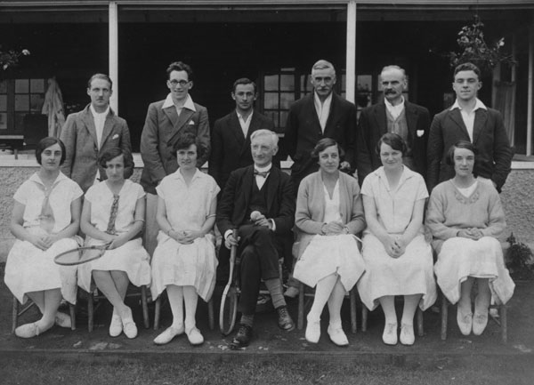 Staff and student tennis, c1926. Beveridge (centre) on his left Vera Anstey, behind her Professor Arthur Sargent, to his left Baron Meyendorff. IMAGELIBRARY/189. LSE