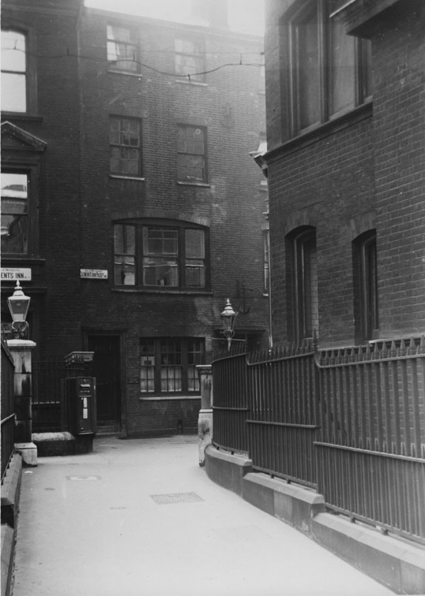 Clements Inn Passage showing the Anchorage, 1965. IMAGELIBRARY/25. LSE