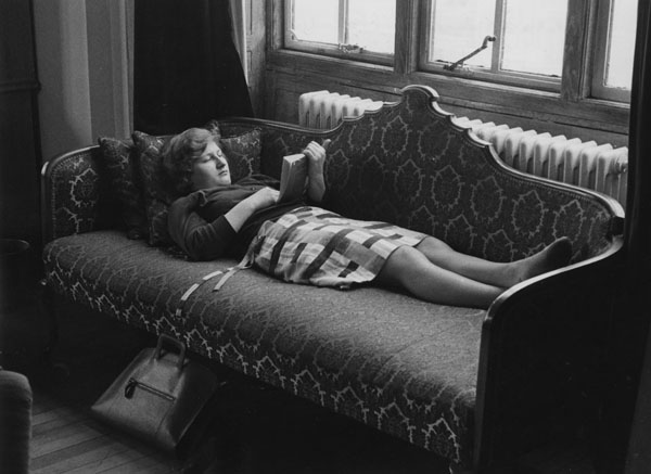 Student reading in the Shaw Library, 1964. IMAGELIBRARY/157. LSE