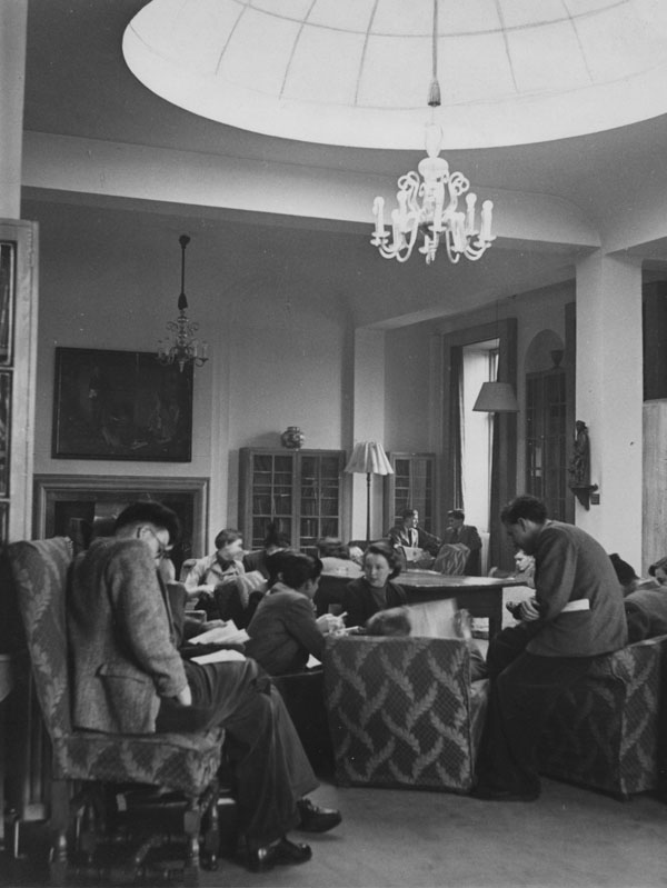 Students in the Founders' Room, 1951. IMAGELIBRARY/703. LSE