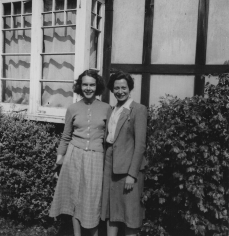 Helen Buckley and Anne Bohm, Research Students Association Weekend, Hastings, 1948. IMAGELIBRARY/325. LSE