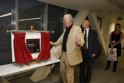 Darril Hudson unveiling the Bluerain commemorative plaque at the reception in the LSE New Academic Building. 6th October 2009