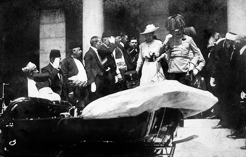Postikortti arkkiherttua Franz Ferdinandin salamurhaan Sarajevossa. (Lähde: Europeanna 1914-1918)